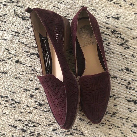 LIKE NEW Vince Camuto Burgundy Flats Size 7.5 - Picture 2 of 5
